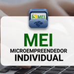 Logotipo da MEI posicionado sobre uma pessoa digitando em um laptop.
