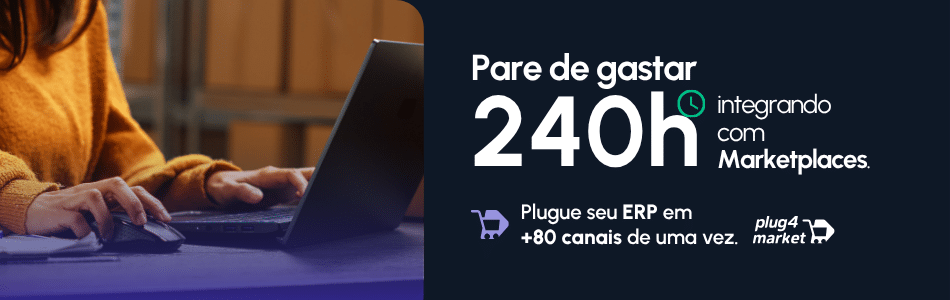 Uma pessoa digita em um laptop ao lado de um texto em português que promove o plug4market como um hub integrador de marketplaces, destinado a integrar ERPs com marketplaces e economizar 240 horas.