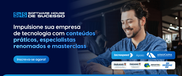 Banner promovendo o “Software House de Sucesso” com um homem sorridente usando um laptop. O texto convida as empresas a se inscreverem em masterclasses e a acessarem conteúdos especializados sobre IA para negócios. Os logotipos das organizações patrocinadoras são exibidos abaixo.