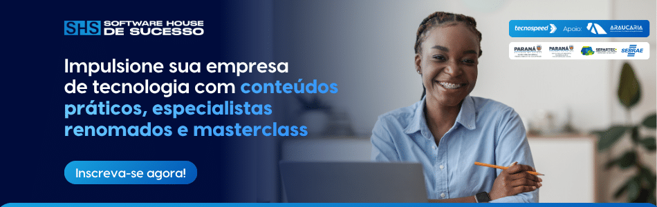 Uma mulher sorridente, com o cabelo trançado, trabalha em um laptop em uma mesa, participando de um programa de negócios de tecnologia com conteúdo prático, especialistas renomados e masterclasses. Um botão azul com os dizeres “Inscreva-se agora!” aparece abaixo dos logotipos dos parceiros. O programa passa pela temática do workslop.